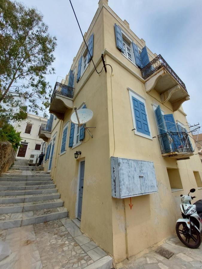 Artemis Ermoupoli Centre Appartement Pour Petit Budget Backpackers Buitenkant foto
