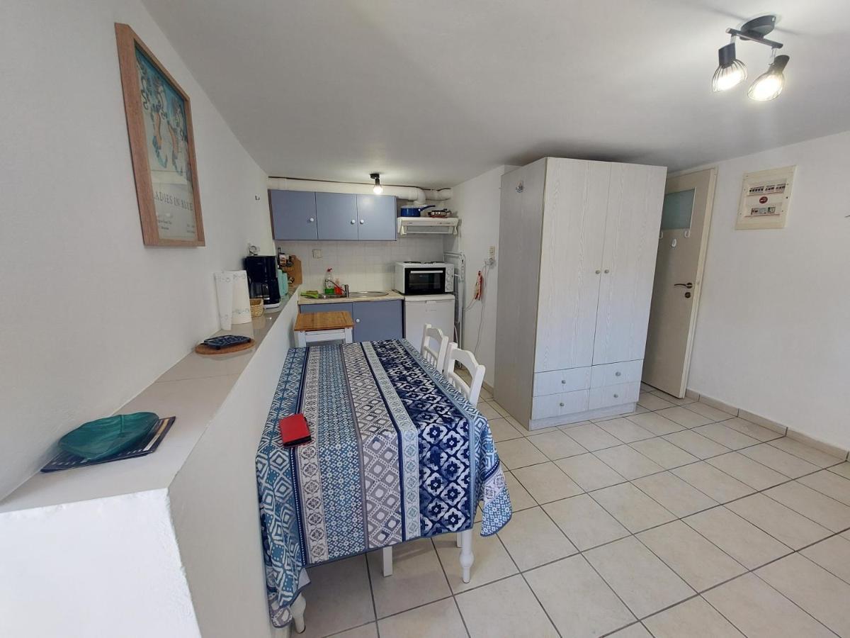 Artemis Ermoupoli Centre Appartement Pour Petit Budget Backpackers Buitenkant foto